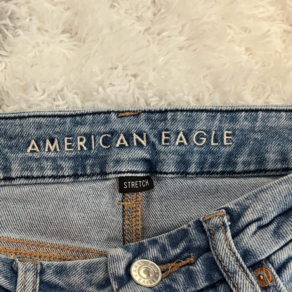 American Eagle blue high-waisted stretch curvy mom jeans - Picture 3 of 6